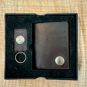 PGA TOUR Brown Leather Trifold wallet and Keychain Gift Set